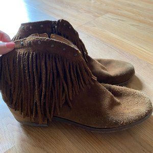 Minnetonka Suede Fringe Booties